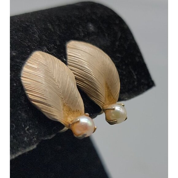 Vintage Richelieu 12KGF Gold Plated Leaf Clip-On Earrings W/ Faux Pearl Accent - Picture 3 of 6